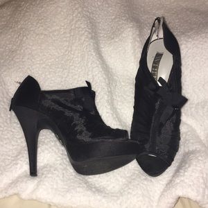 Vera Wang Blake booties